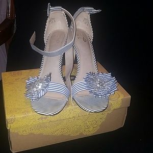 Mix 6 Blue and white striped heels size 11